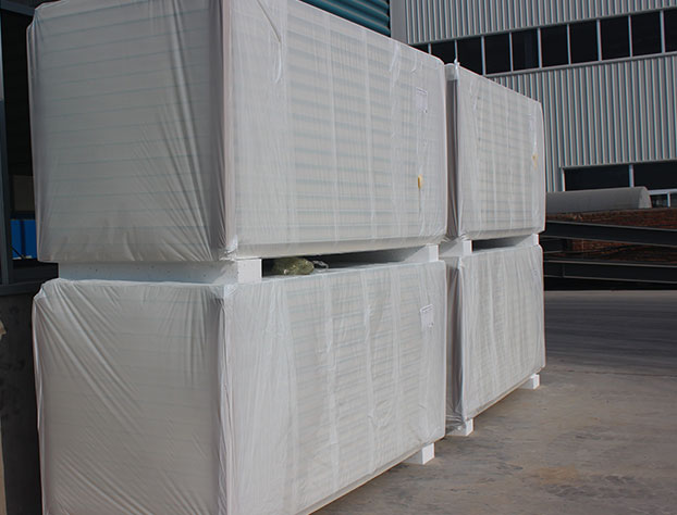 Packing of foam sandwich panel