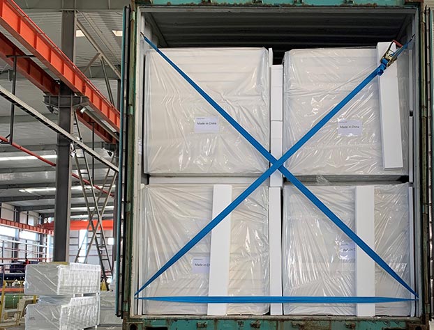 Loading container of sandwich panel
